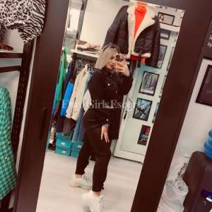 Doyumsuz escort bayan Papatya