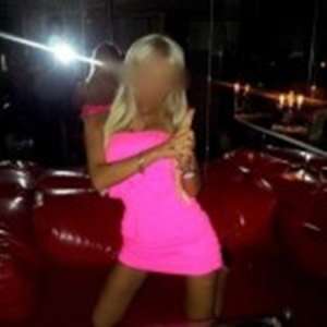 Lara'daki Cazip Sihirli Kız: Sizinle Tanışmak için Bekliyor